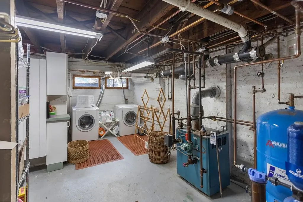 98 Hollis Street Manchester NH 03101