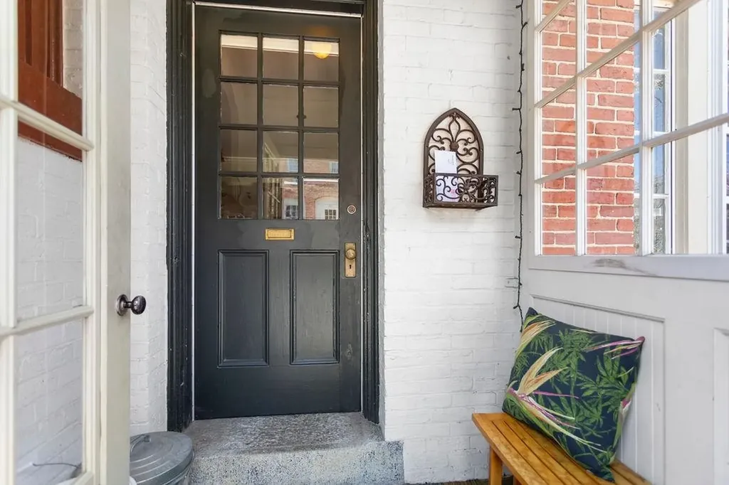 98 Hollis Street Manchester NH 03101