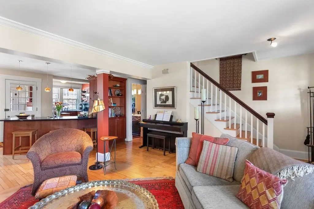 98 Hollis Street Manchester NH 03101