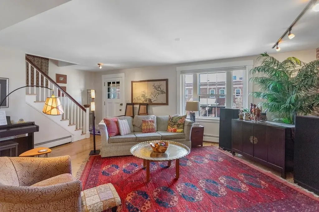 98 Hollis Street Manchester NH 03101