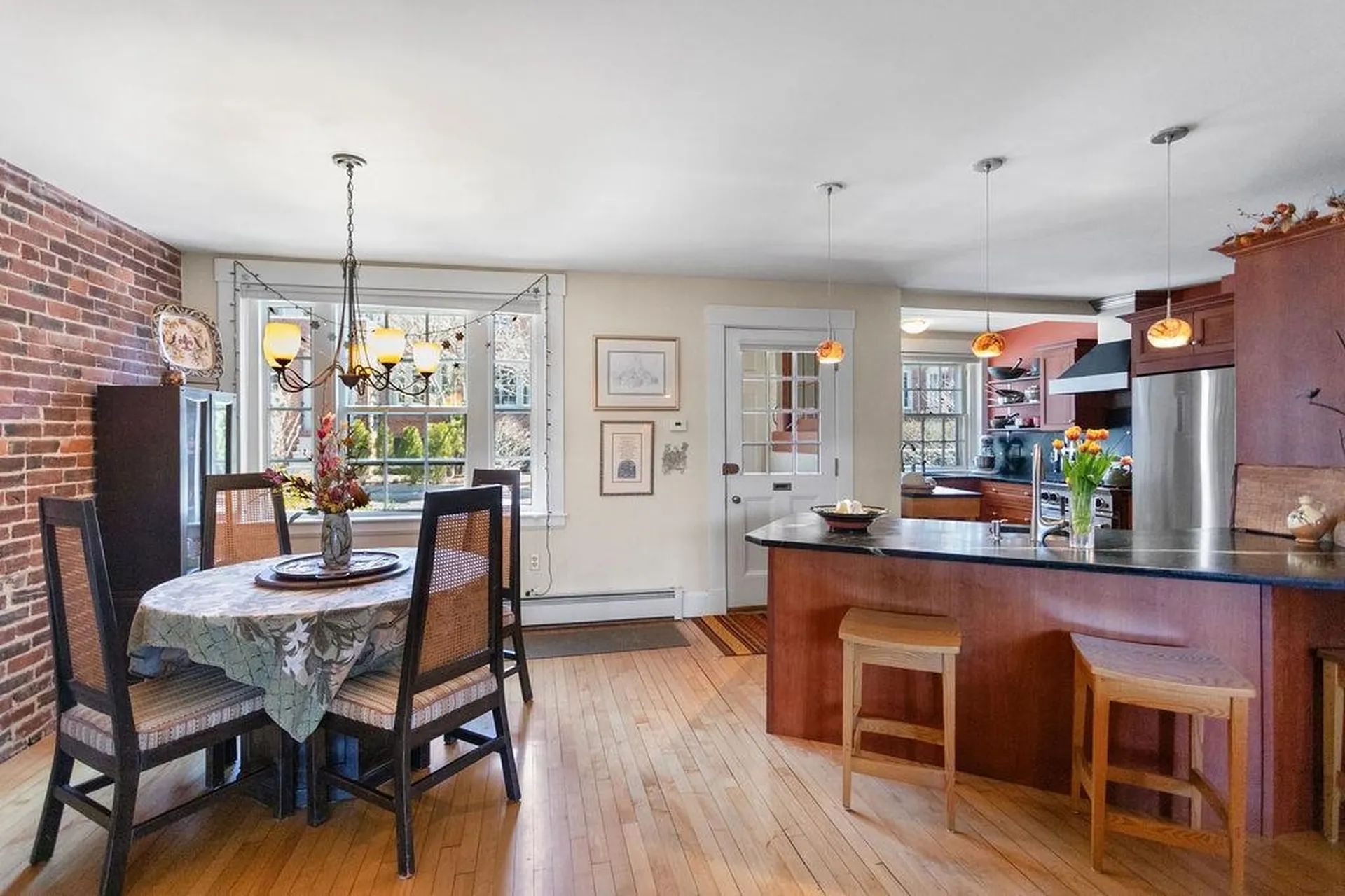 98 Hollis Street Manchester NH 03101