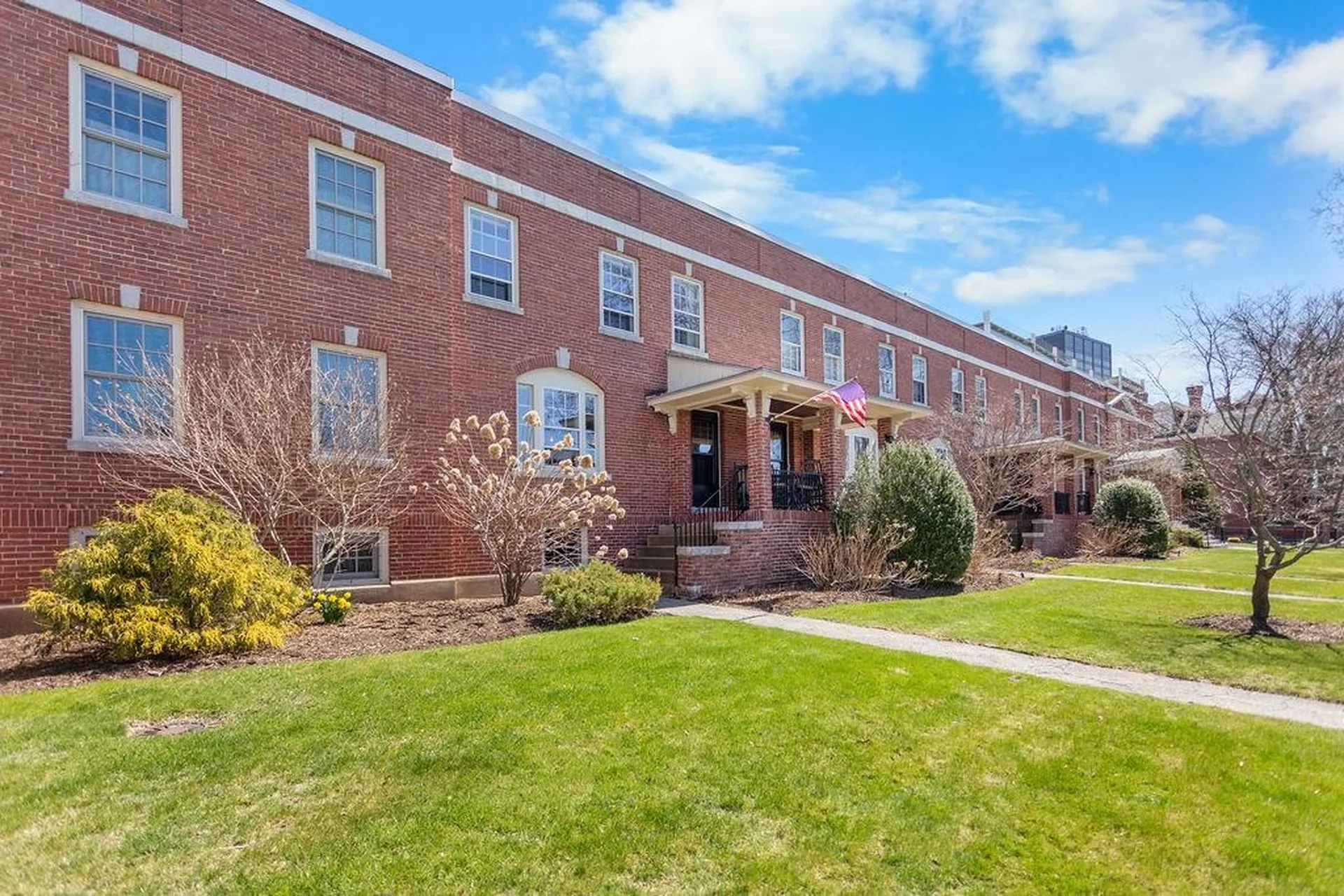 98 Hollis Street Manchester NH 03101