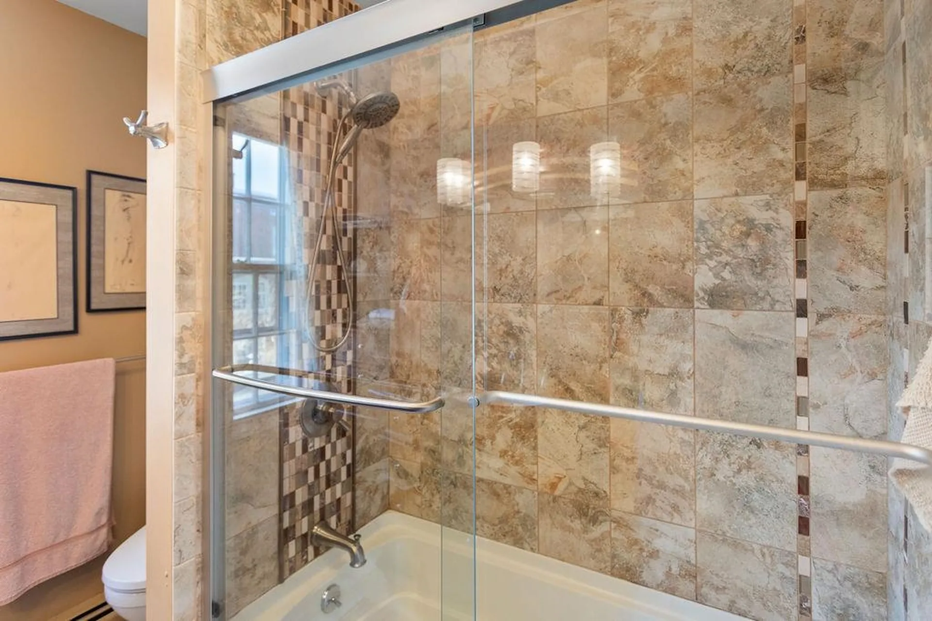 98 Hollis Street Manchester NH 03101