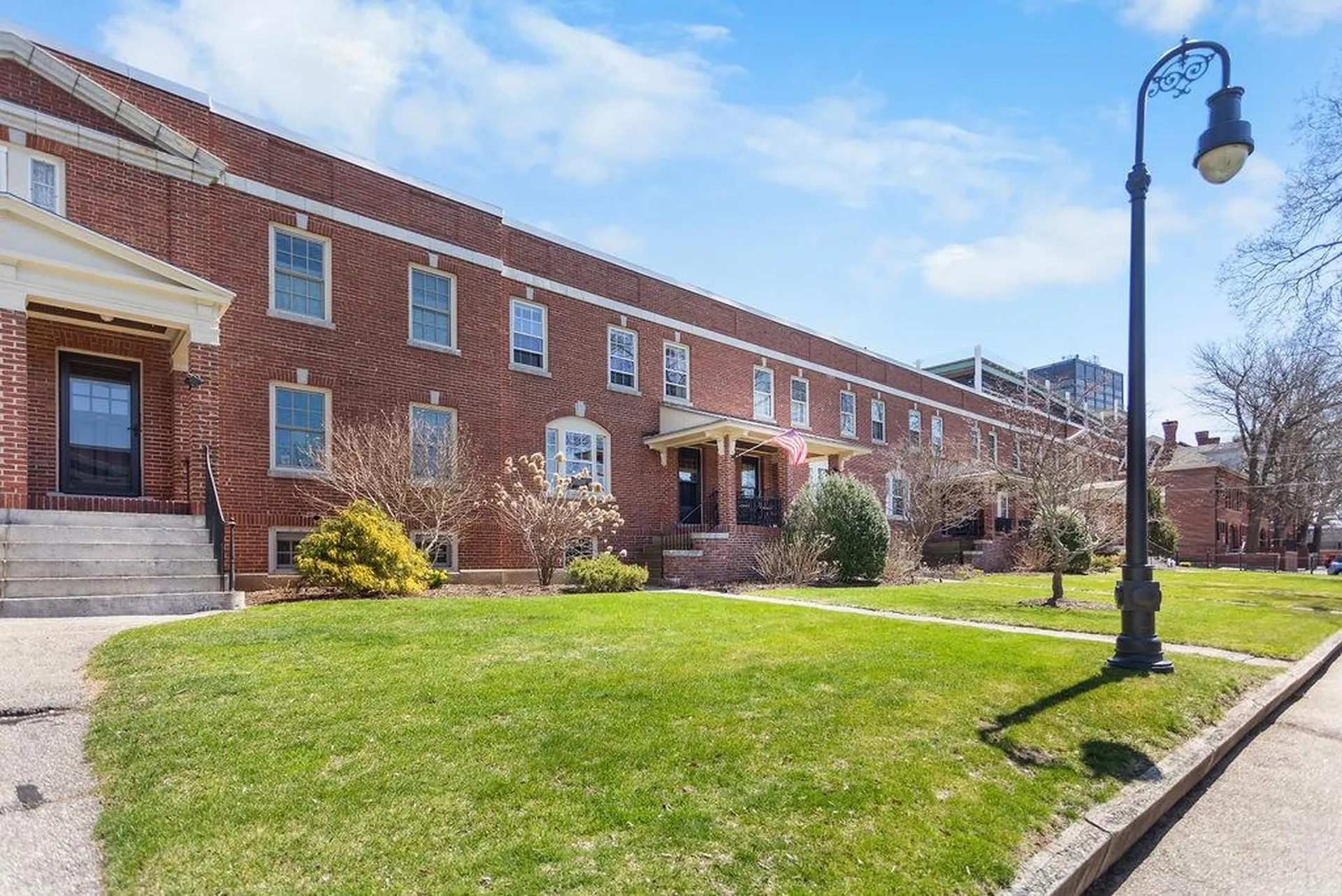 98 Hollis Street Manchester NH 03101