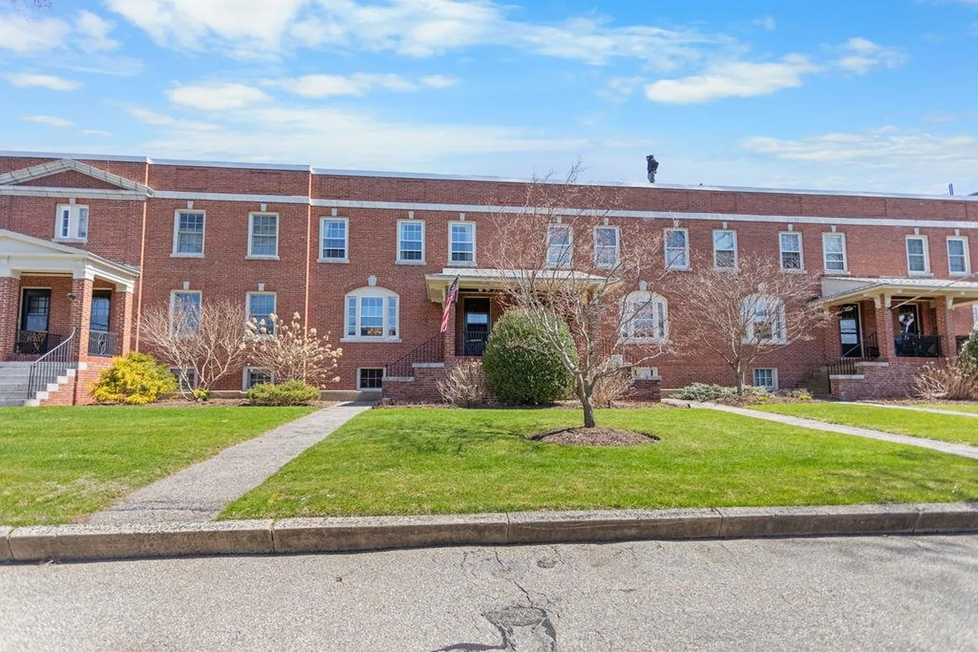 98 Hollis Street Manchester NH 03101