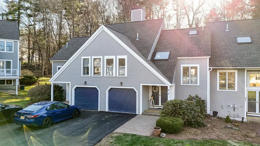 29 Goldfinch Lane Nashua NH 03062