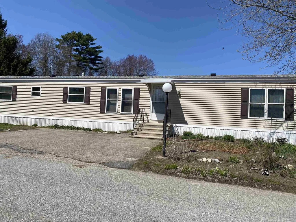 98 Lillian Avenue Seabrook NH 03874