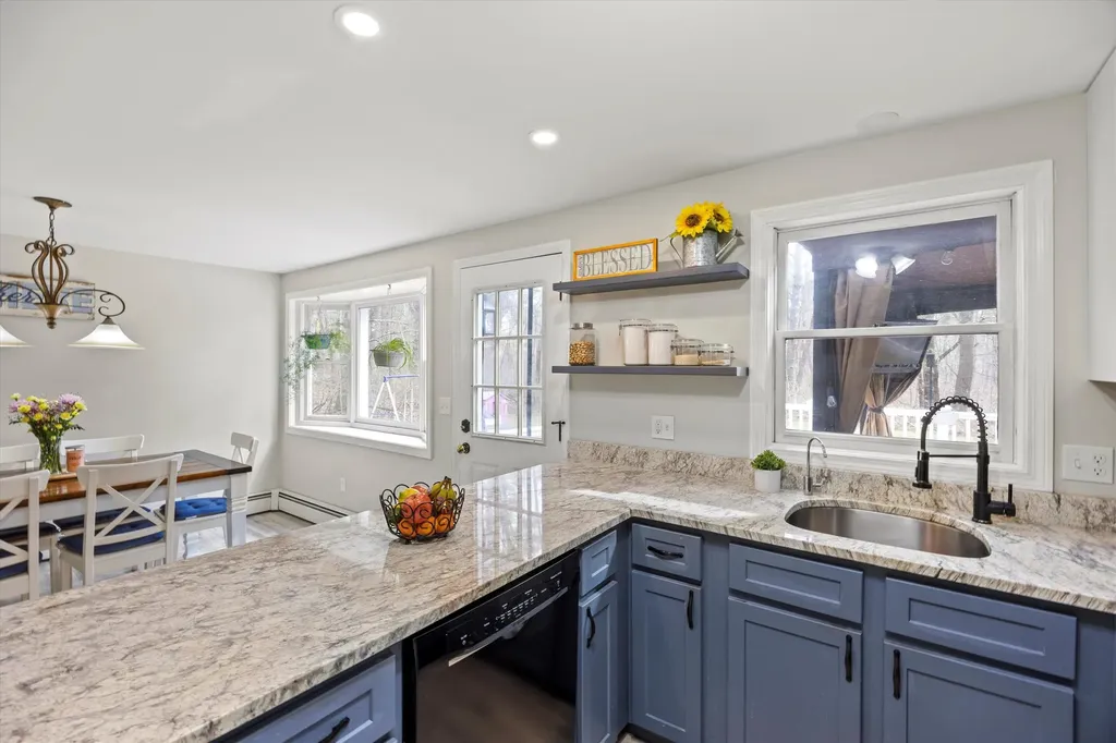 47 Wiley Hill Road Londonderry NH 03053