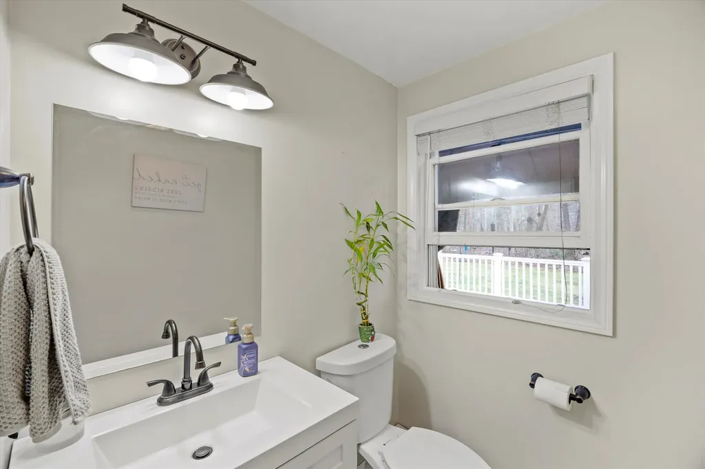 47 Wiley Hill Road Londonderry NH 03053