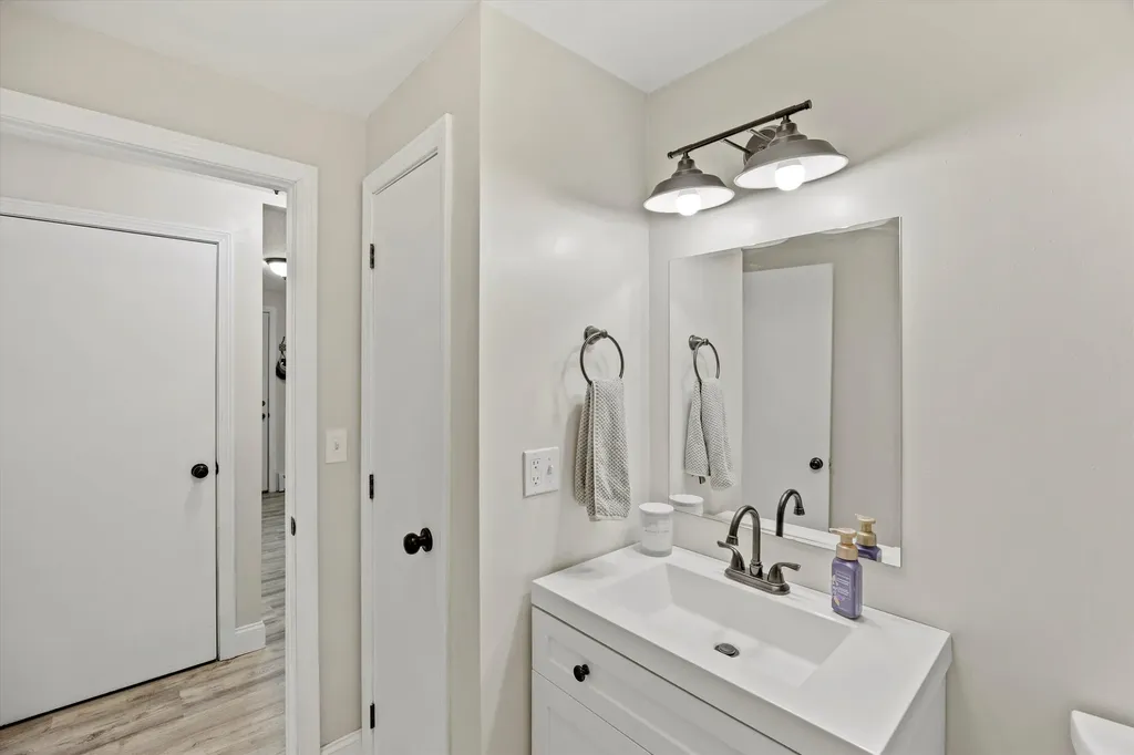 47 Wiley Hill Road Londonderry NH 03053