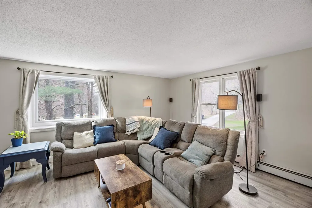 47 Wiley Hill Road Londonderry NH 03053