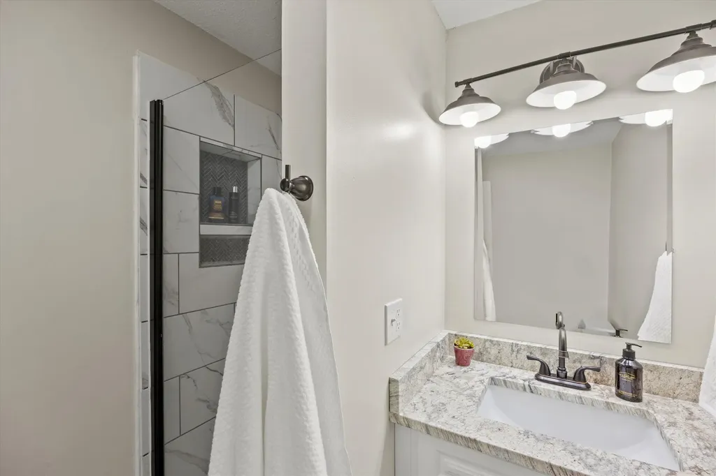 47 Wiley Hill Road Londonderry NH 03053
