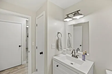 47 Wiley Hill Road Londonderry NH 03053