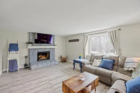 47 Wiley Hill Road Londonderry NH 03053