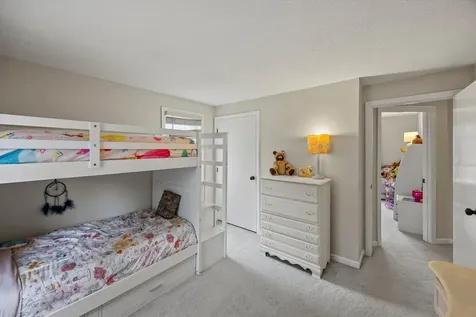 47 Wiley Hill Road Londonderry NH 03053