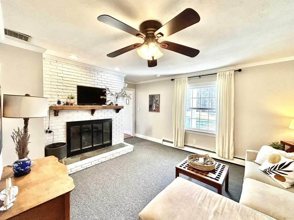 16 Pinewood Drive Stratham NH 03885