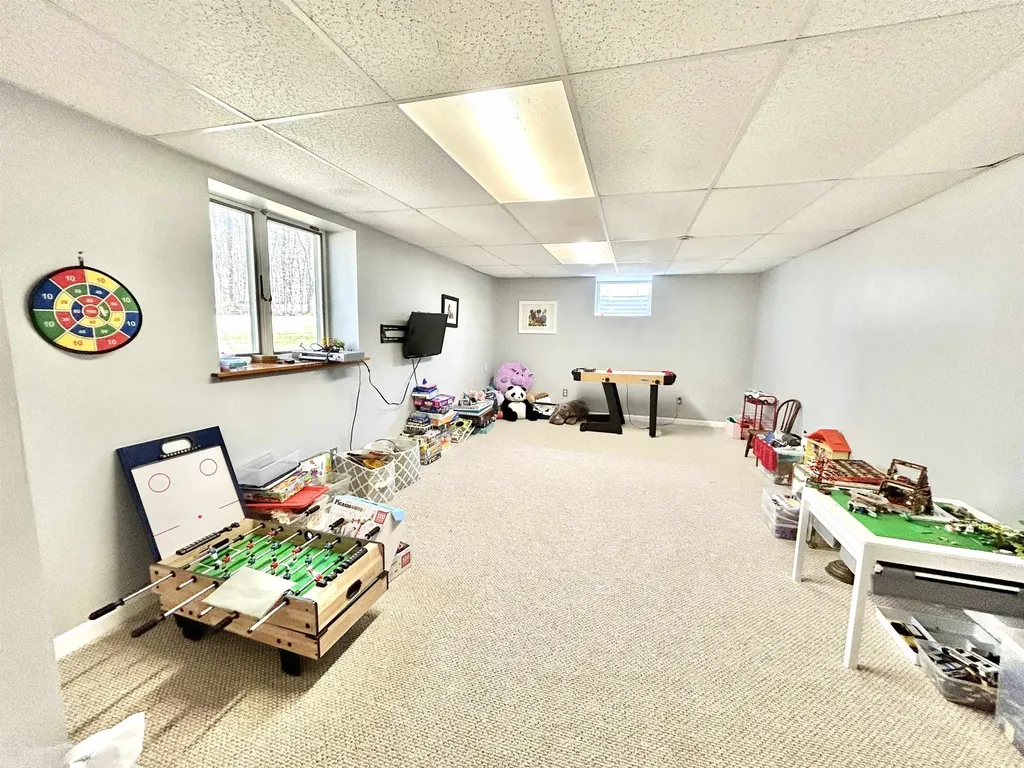 16 Pinewood Drive Stratham NH 03885