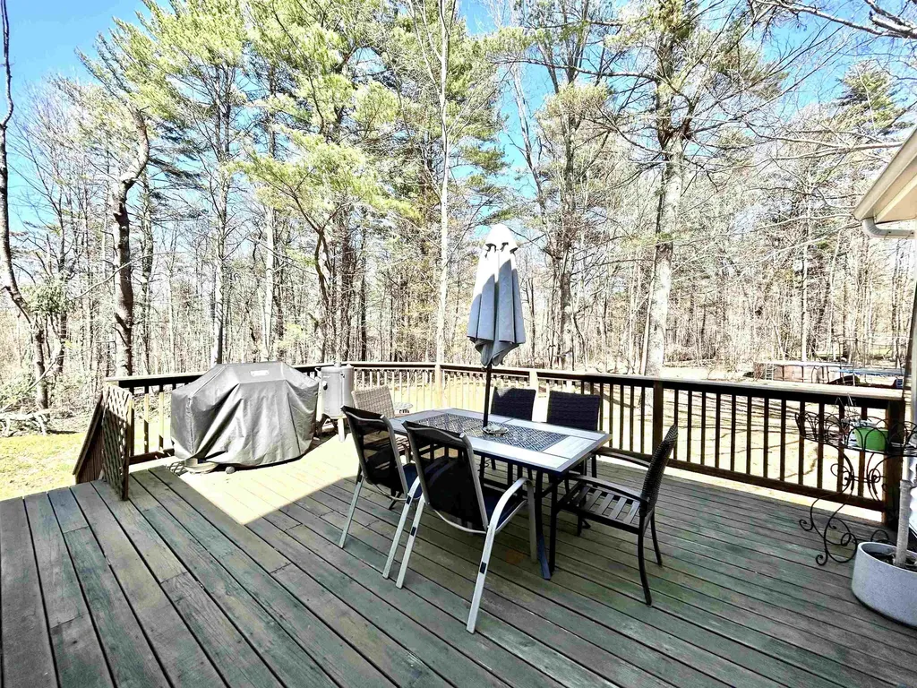 16 Pinewood Drive Stratham NH 03885