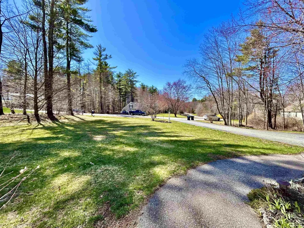 16 Pinewood Drive Stratham NH 03885