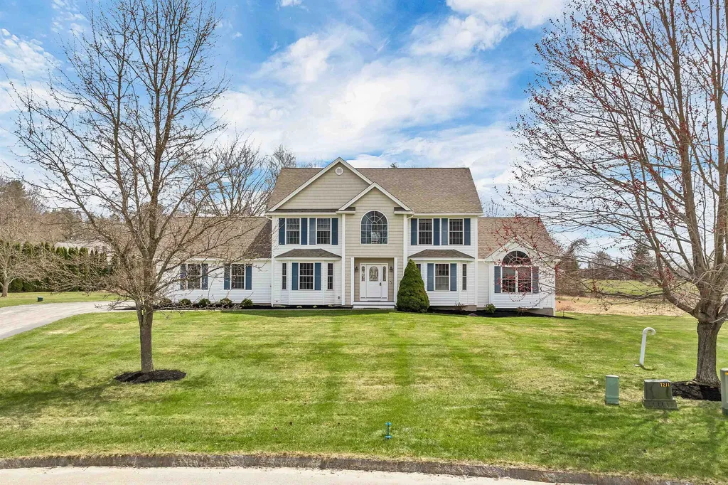 10 Serenity Circle Hudson NH 03051