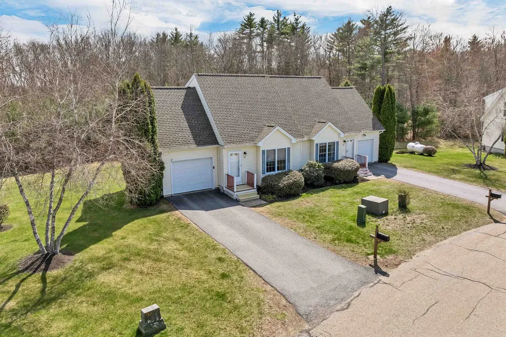 30 Duff Thompson Lane Lee NH 03861