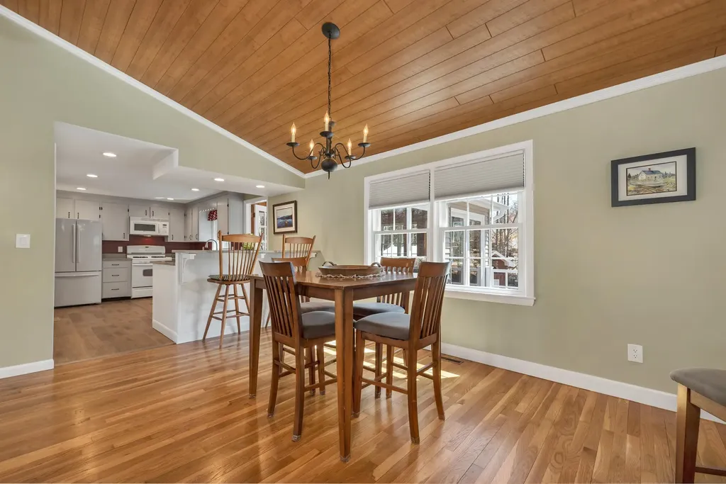 8 Port Wedeln Road Wolfeboro NH 03894