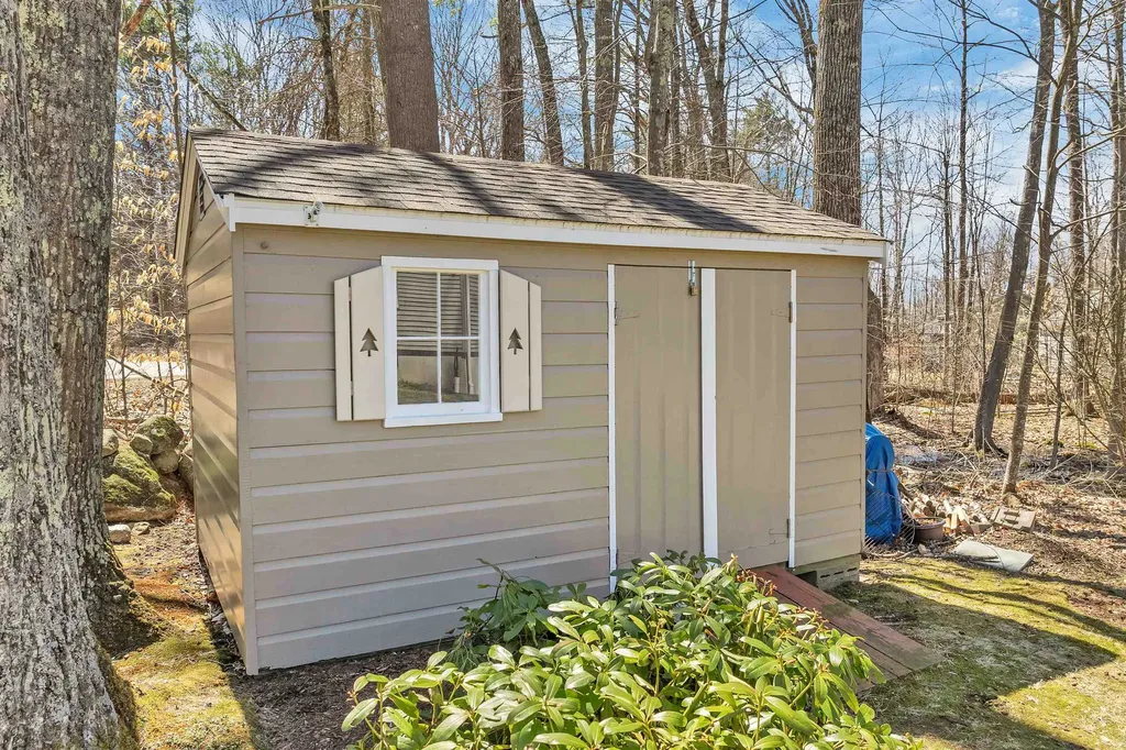 8 Port Wedeln Road Wolfeboro NH 03894