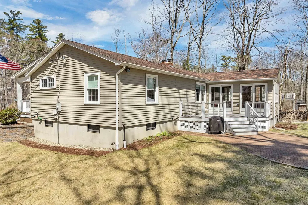 8 Port Wedeln Road Wolfeboro NH 03894