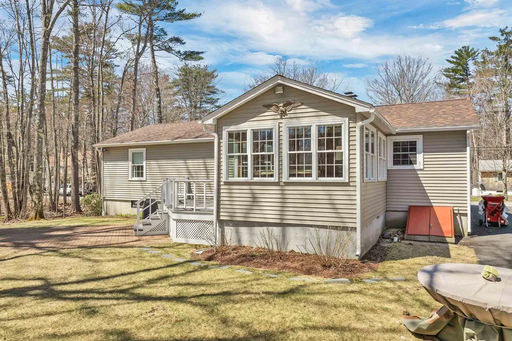 8 Port Wedeln Road Wolfeboro NH 03894