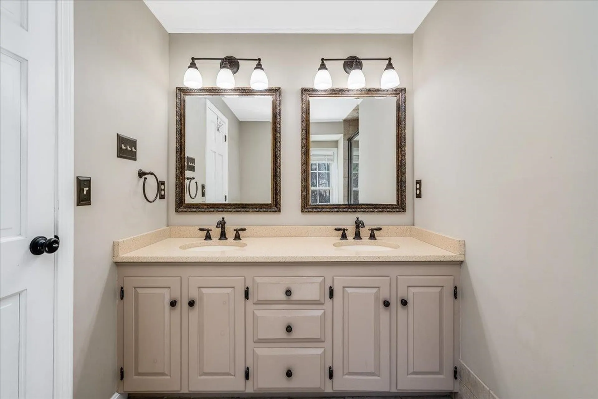 7 Jackson Square Bedford NH 03110