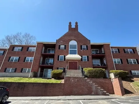 5 Louisburg Square Nashua NH 03060