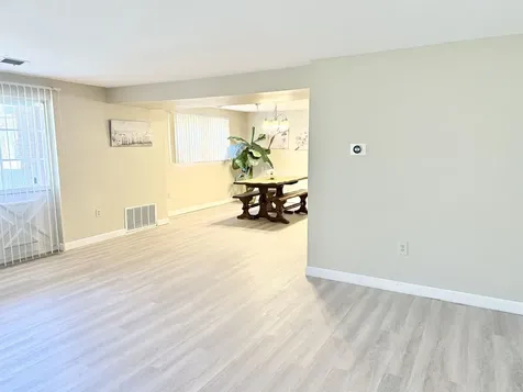 5 Louisburg Square Nashua NH 03060
