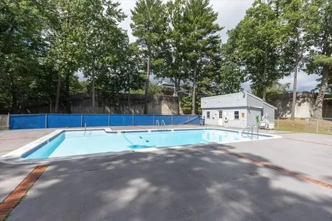5 Louisburg Square Nashua NH 03060
