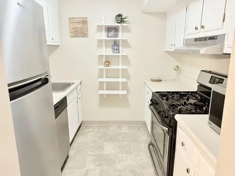 5 Louisburg Square Nashua NH 03060
