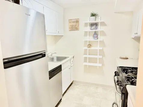 5 Louisburg Square Nashua NH 03060
