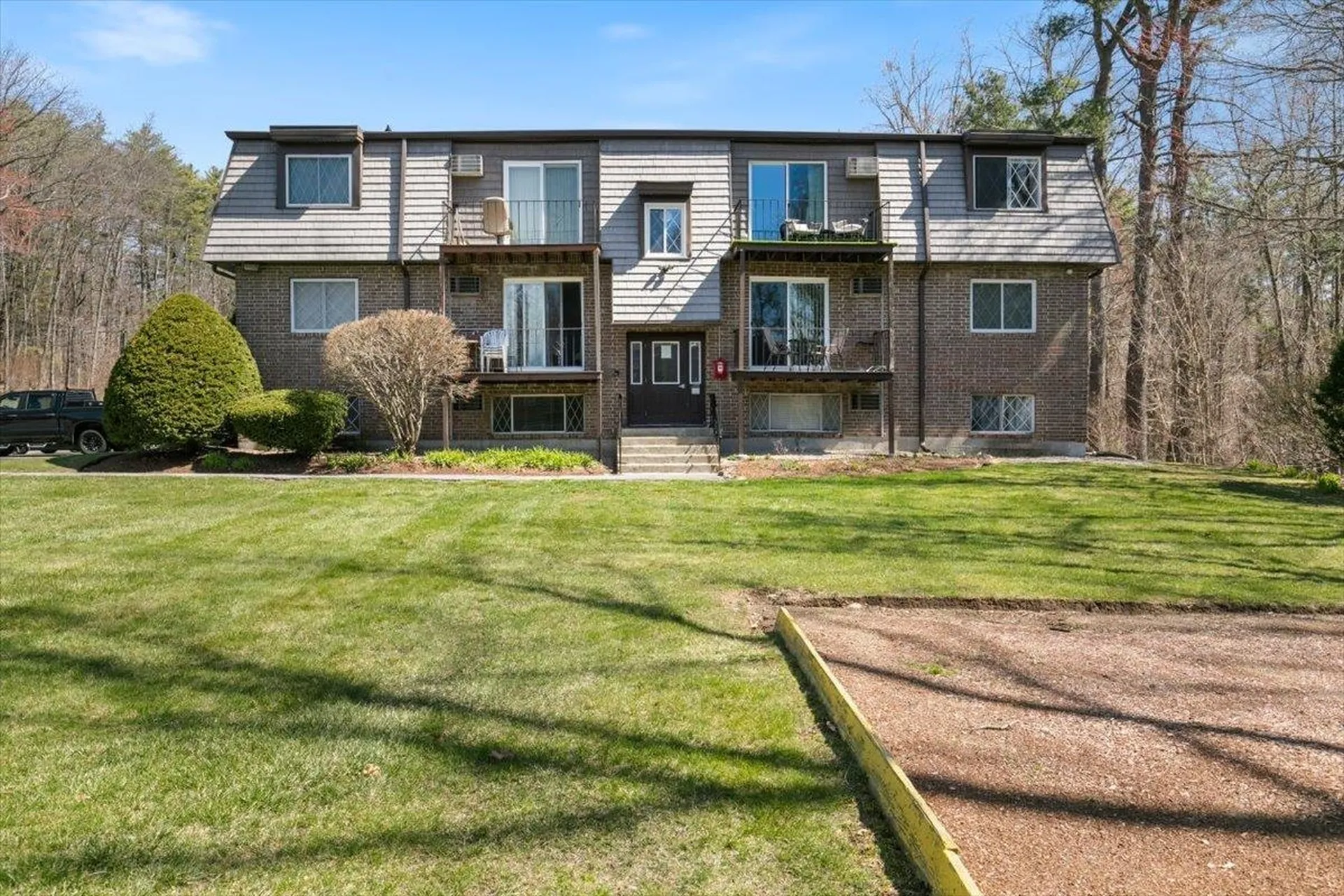 3 Pembroke Drive Derry NH 03038