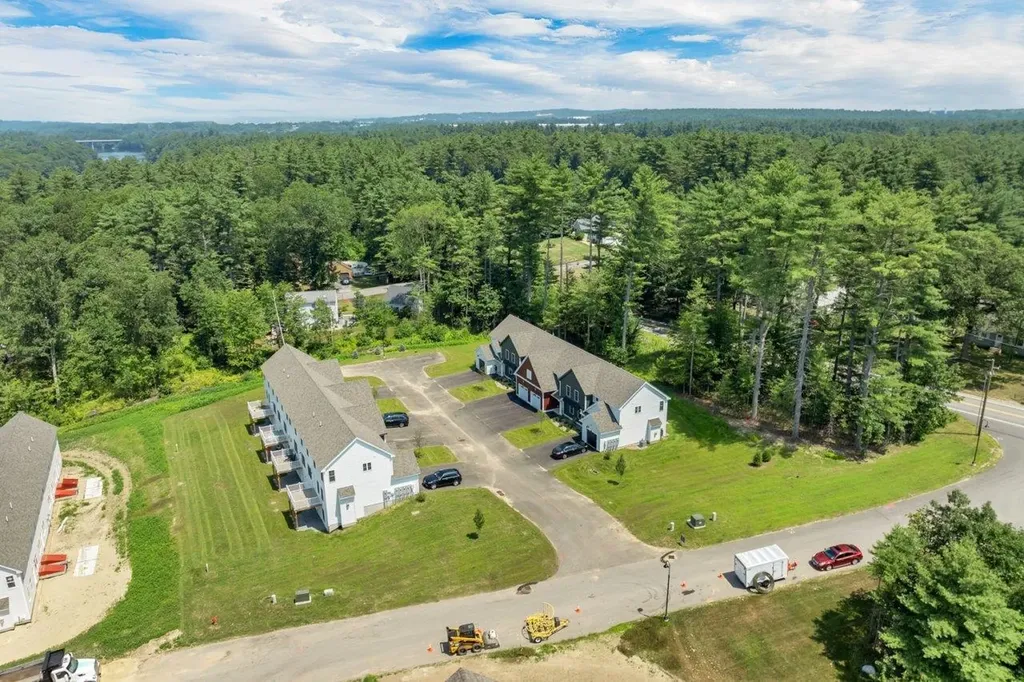 9-B Mustang Drive Litchfield NH 03052