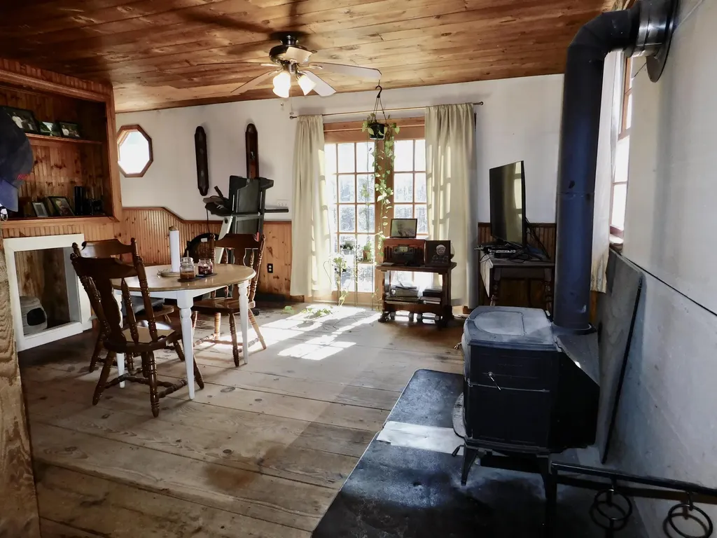 475 Old County Road Deering NH 03244