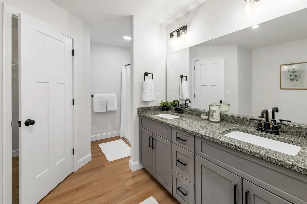 7-B Mustang Drive Litchfield NH 03052