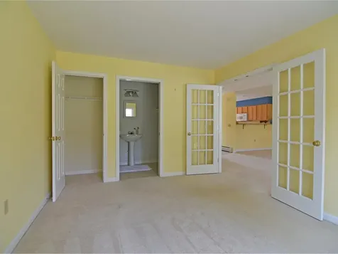 10 Stonington Circle South Burlington VT 05403