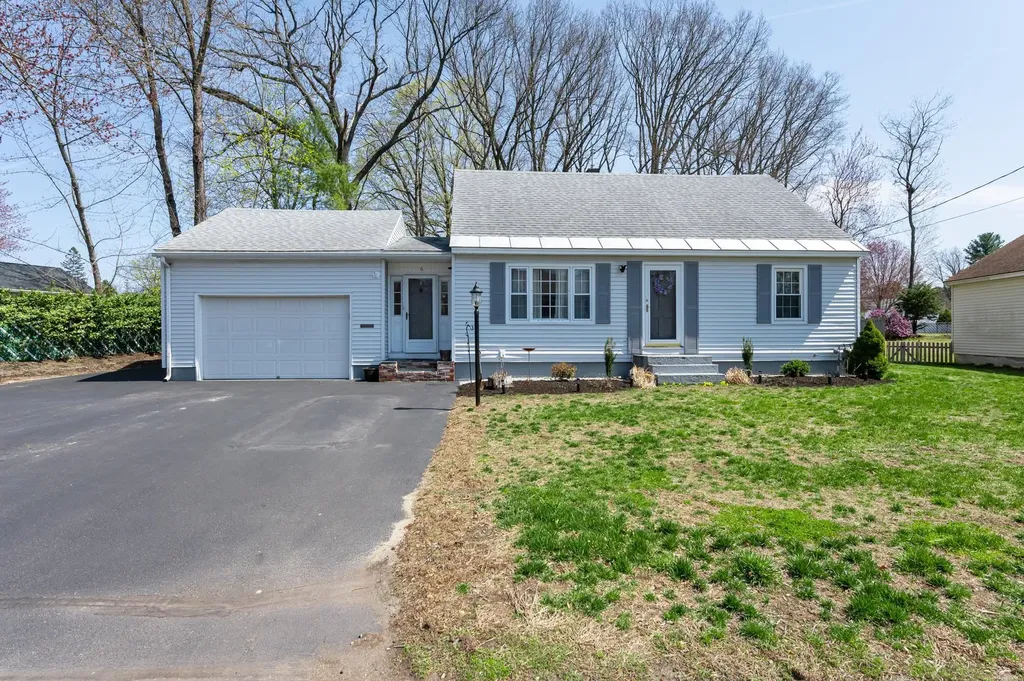 6 Paul Avenue Nashua NH 03060