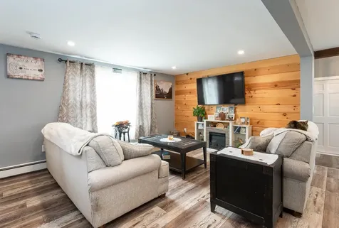 6 Paul Avenue Nashua NH 03060