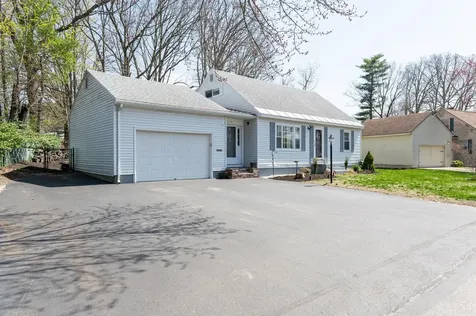 6 Paul Avenue Nashua NH 03060