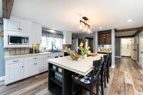 6 Paul Avenue Nashua NH 03060