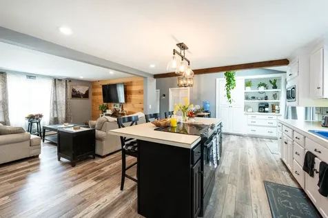 6 Paul Avenue Nashua NH 03060