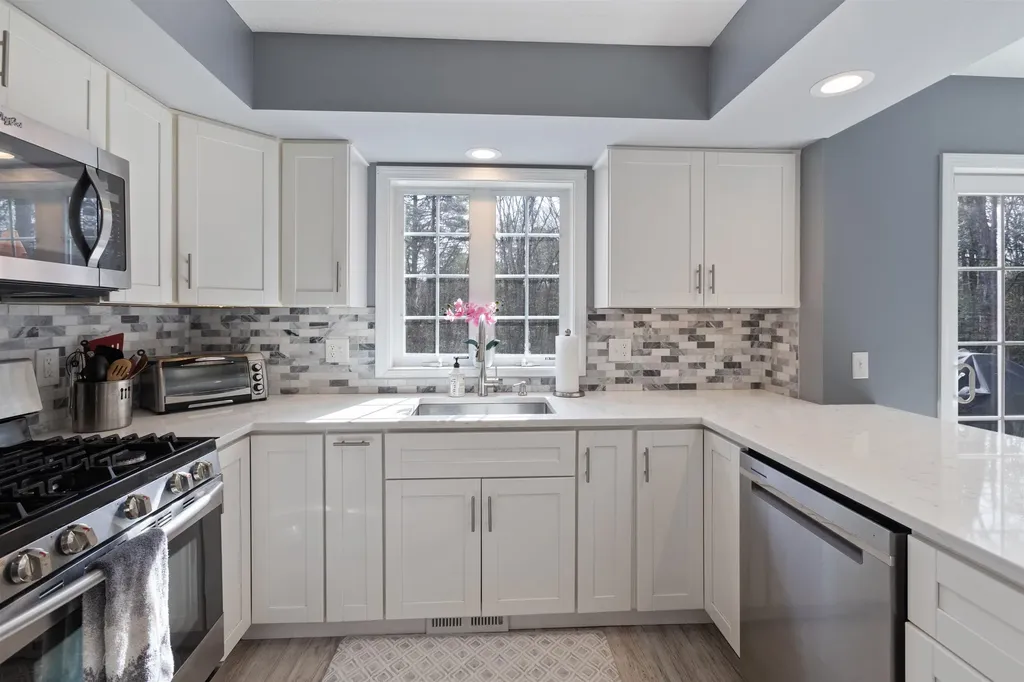 40 Fairlane Drive Bedford NH 03110