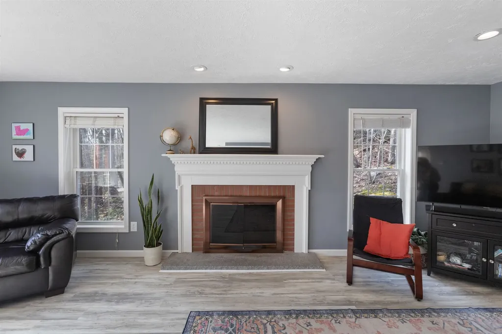 40 Fairlane Drive Bedford NH 03110