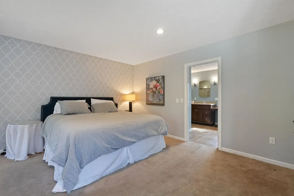 40 Fairlane Drive Bedford NH 03110