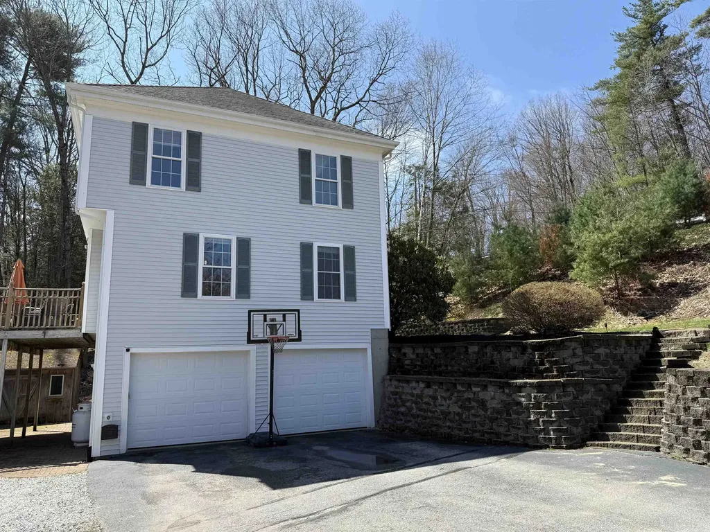 40 Fairlane Drive Bedford NH 03110