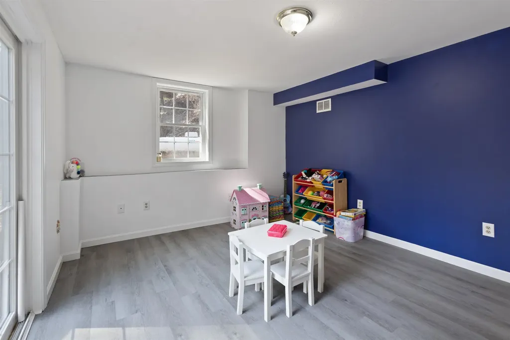 40 Fairlane Drive Bedford NH 03110